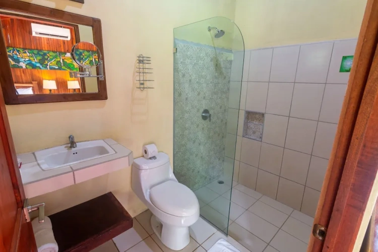 Standard Quadruple room with garden view