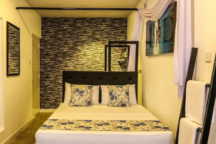 Mintaas Hotel