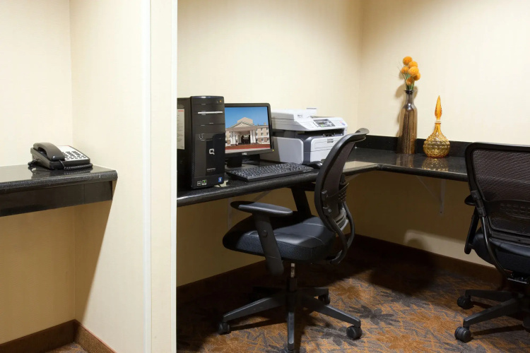 Holiday Inn Express Hotel & Suites LAMAR by IHG