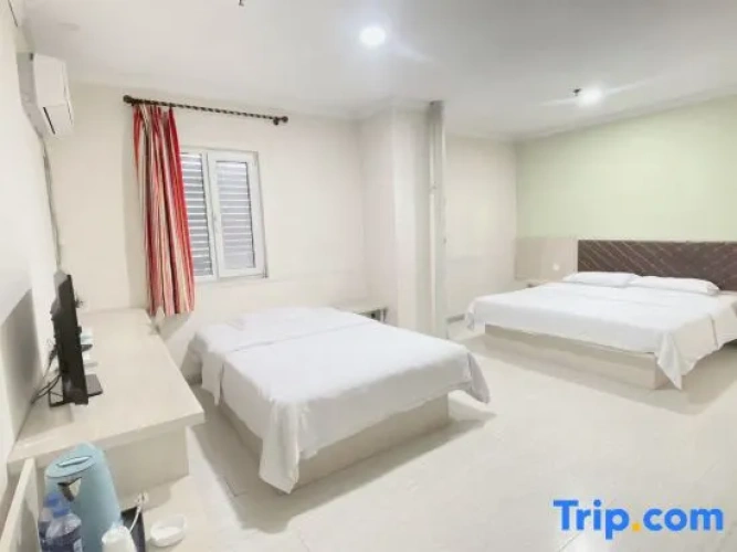 Standard Triple room with street view