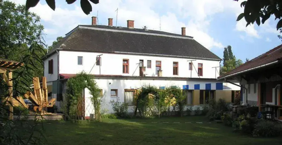 Hullam Hostel