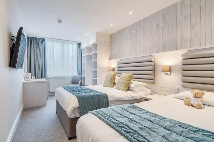 Standard Triple room