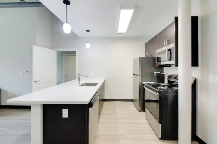 Bloomington Apartment, 3 Mi to IU Memorial Stadium