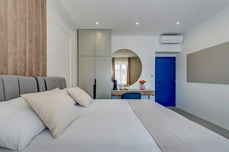 48 Rooms Split