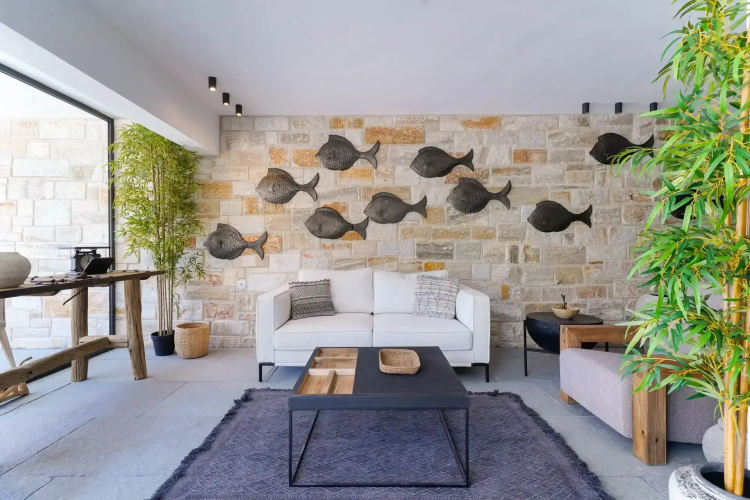 Essentia Luxury