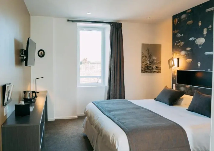 Suite with view
