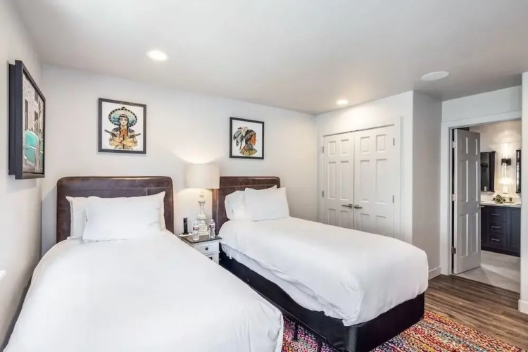 4223 Spruce Way 4 Bedroom Duplex by RedAwning