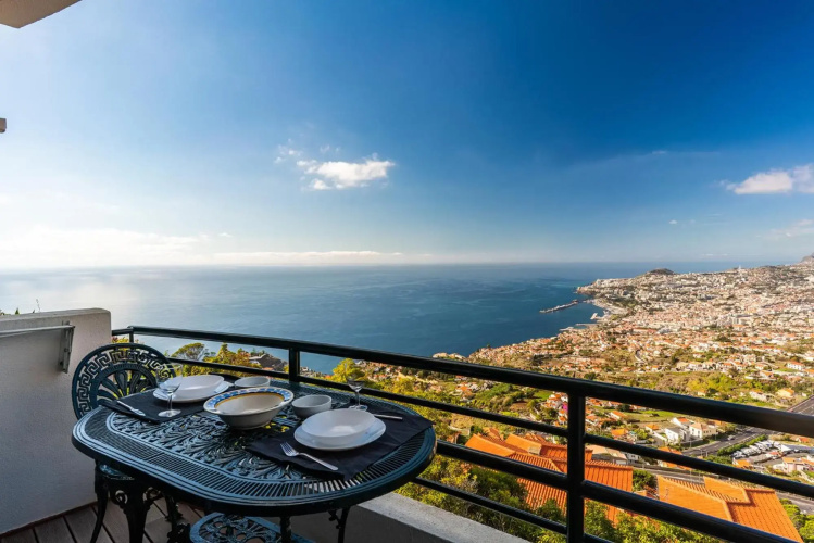 Atlantic Ocean view by HR Madeira