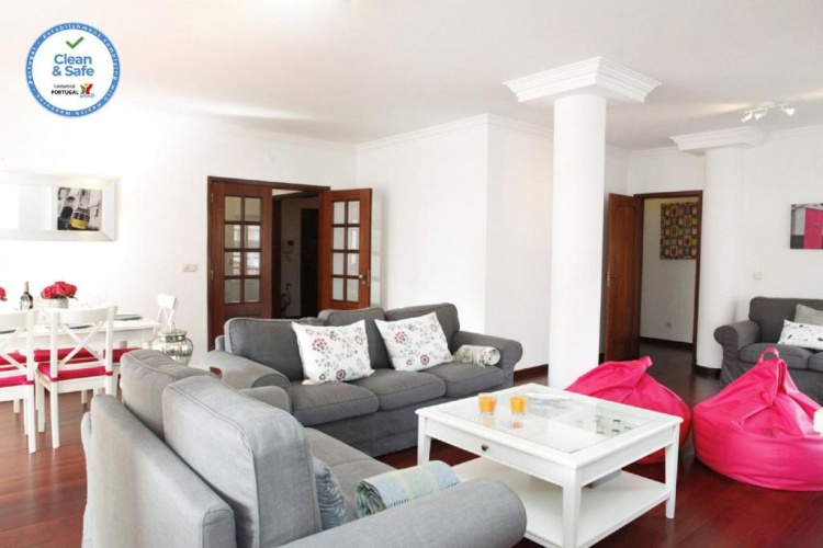 3 Bedrooms Apartment