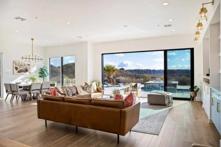 Perfectly On Par 7 Bedroom Home