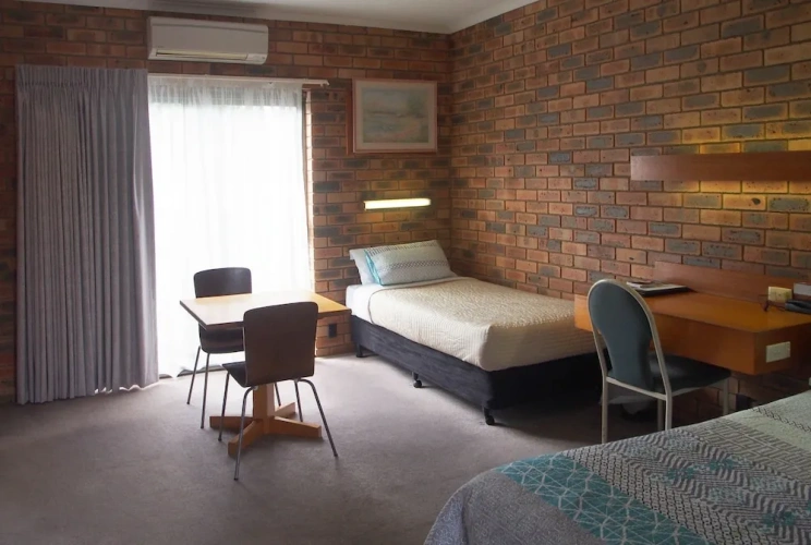 1 Bedroom Economy Twin Basement room