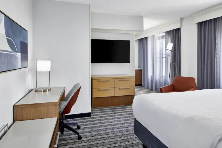 Standard Double room with city view
