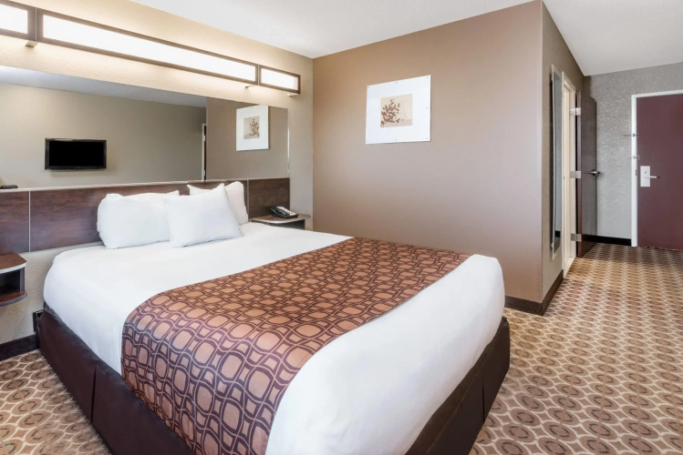 Microtel Inn & Suites by Wyndham Dickinson