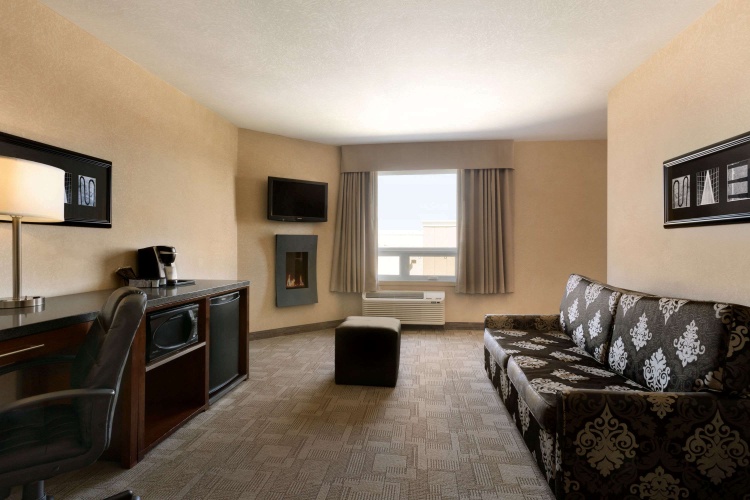 Days Inn by Wyndham Regina Airport West photo 7