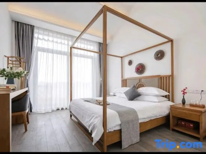Standard room with lake view