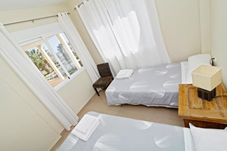 4 Bedrooms Apartment
