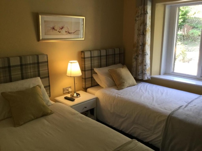 Standard Twin room with garden view