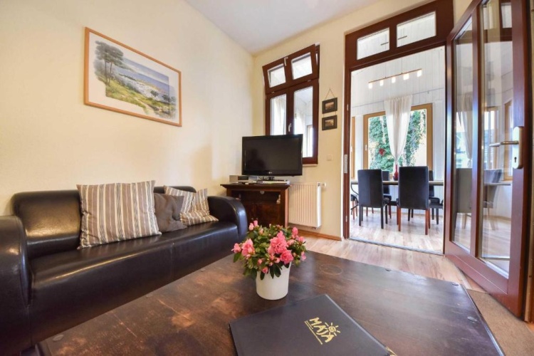 3 Bedrooms Apartment