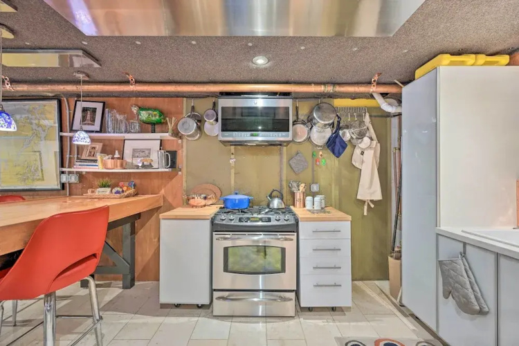 Edmonds Apartment With Private Wine Cellar!