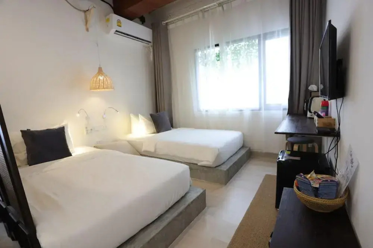 Yolo Bangkok Boutique Hotel
