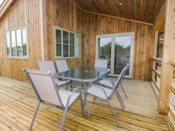 2 Merlin Lodge