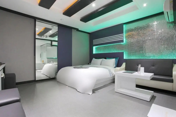 Hotel Page