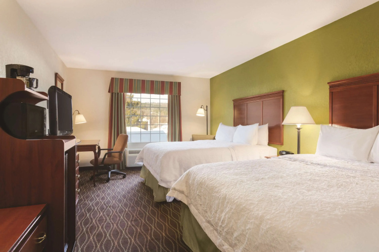 Hampton Inn & Suites Greenfield