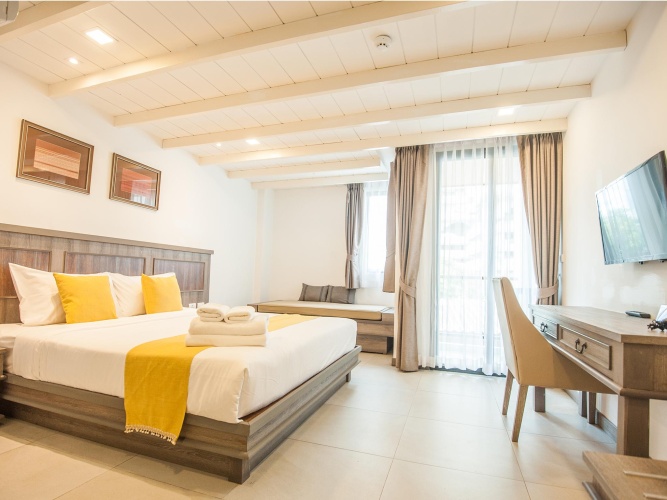 Deluxe Double room with balcony and with city view