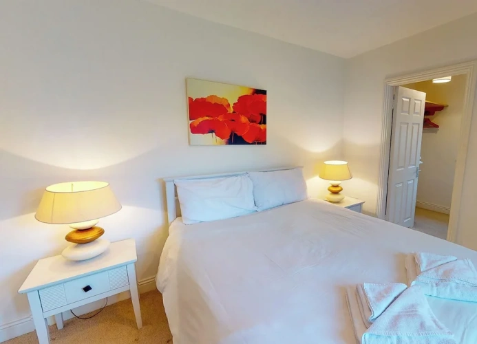 3 Bedrooms Cottage with lake view