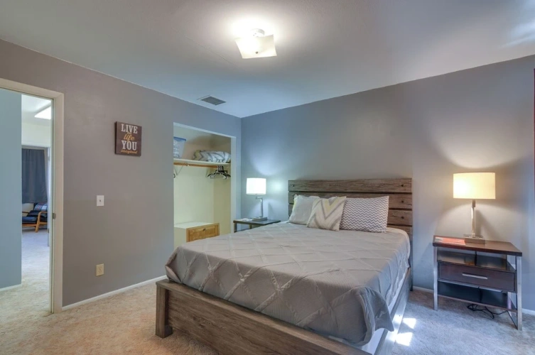2 Bedrooms Apartment