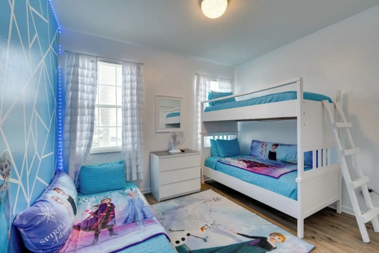 4 Bedrooms Villa