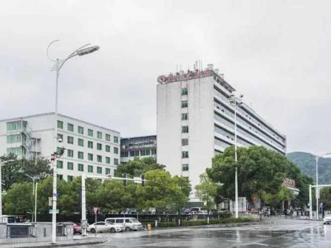 Dolton Lushan Hotel