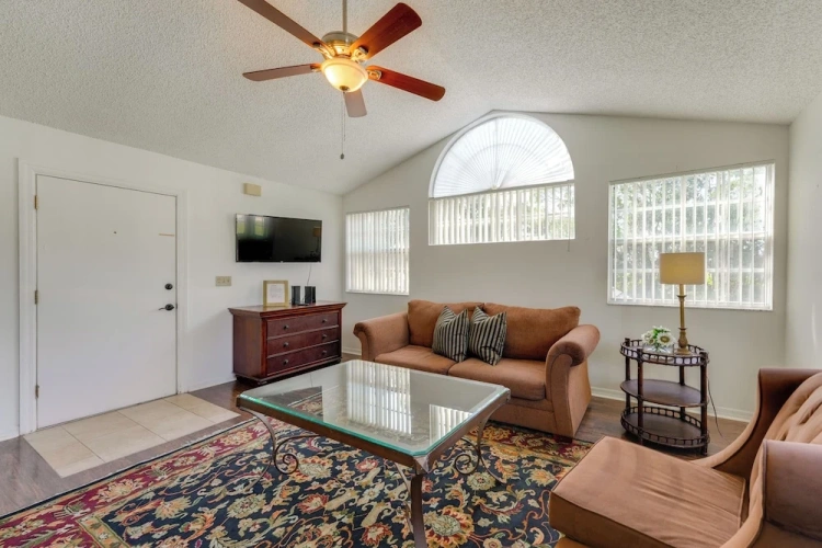 2 Bedrooms Apartment