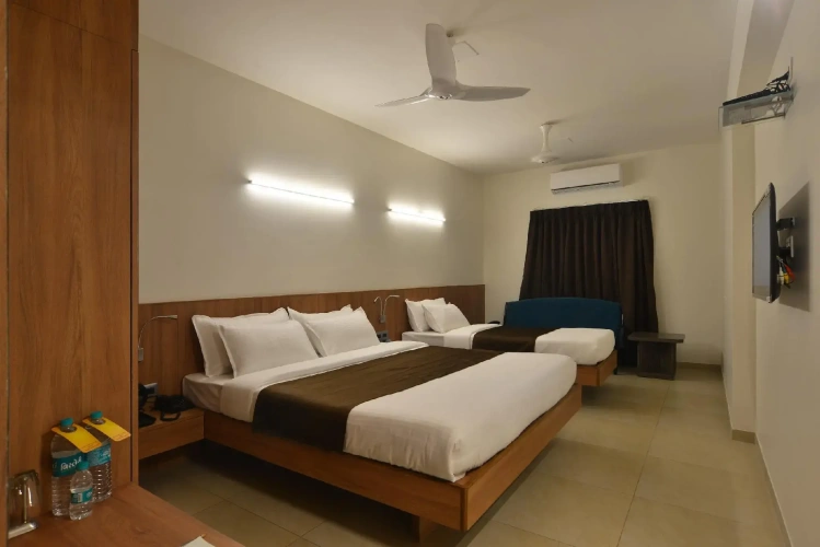 Standard Triple room