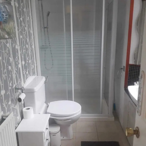 Homely Spacious Cottage in Central Location