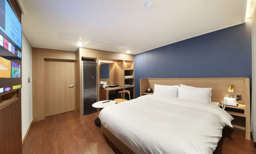 Standard Double room with city view
