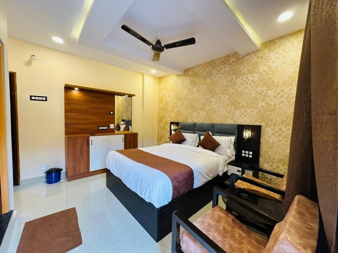 Standard Double room with balcony and with land view