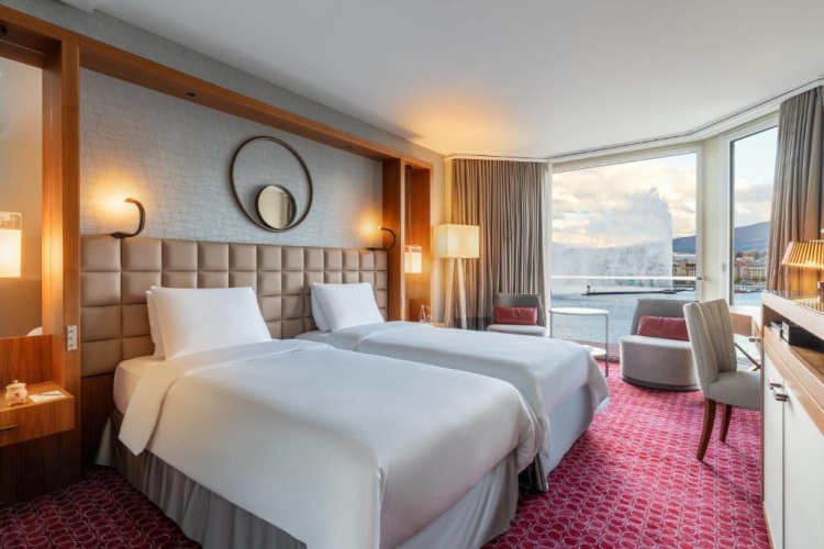 Signature Twin room with Panoramic Lake View