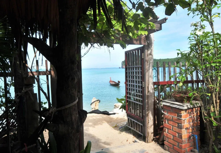 Dee Dee Sea Front