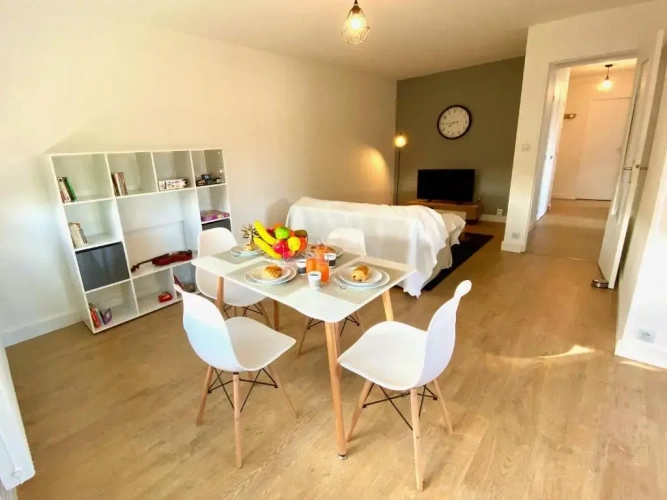 2 Bedrooms Apartment