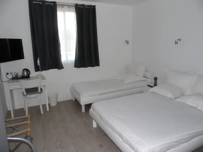 Standard Triple room