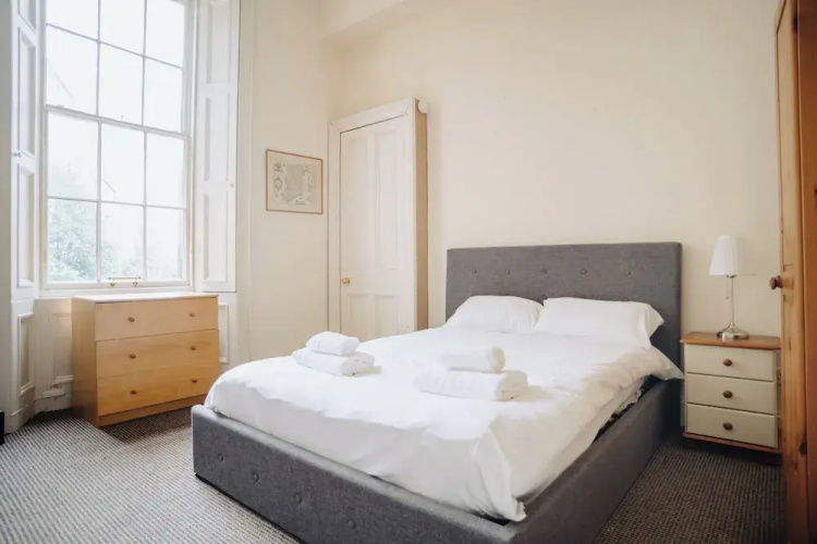 Traditional Central 2-Bed Apartment