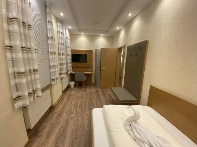2 Bedrooms Standard Family room with balcony