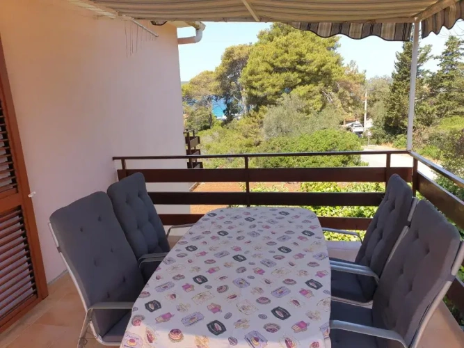 2 Bedrooms Apartment with partial sea view