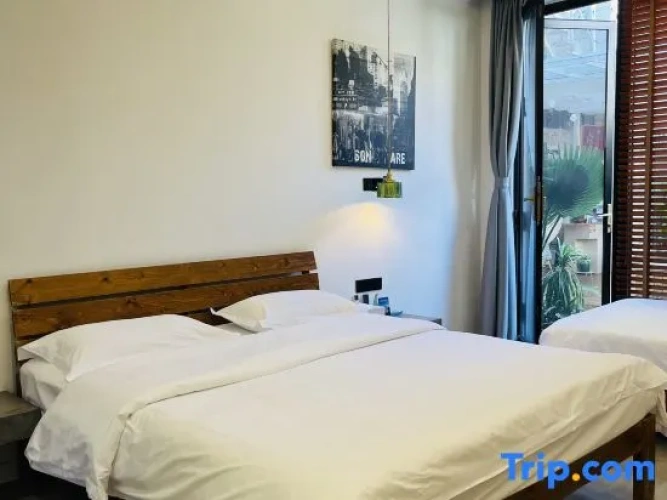 Standard Twin room with garden view