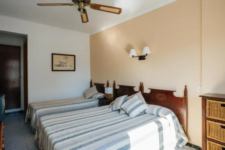 Standard Triple room