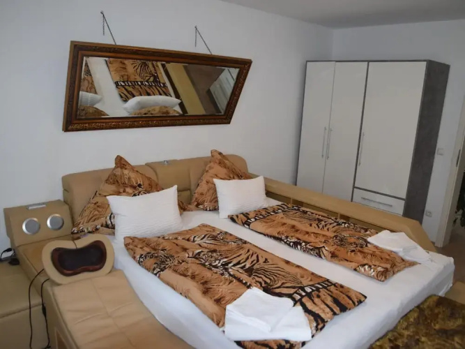 City Apartment With Waterbed