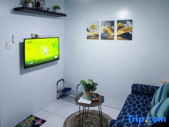 Near Manila Airport - "Budget - No Frills" One Bedroom Condo With Kitchen. 10L