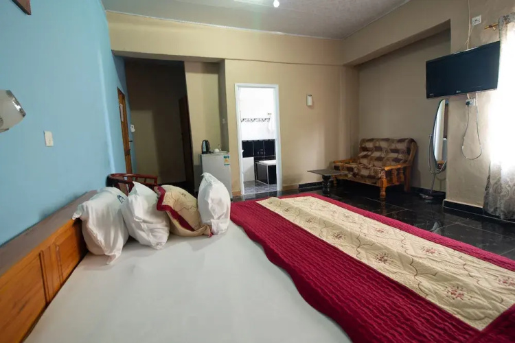 Glamossay Hotel
