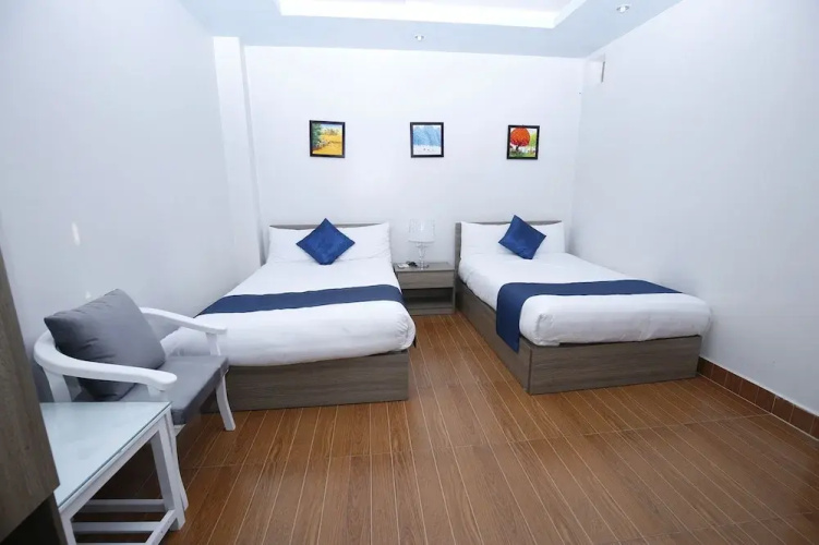 Cat Ba Central Hotel II - Hostel